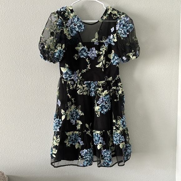 Dress the Population Lilianna Puff-Sleeve 3D Floral Mini Dress - Picture 2 of 6